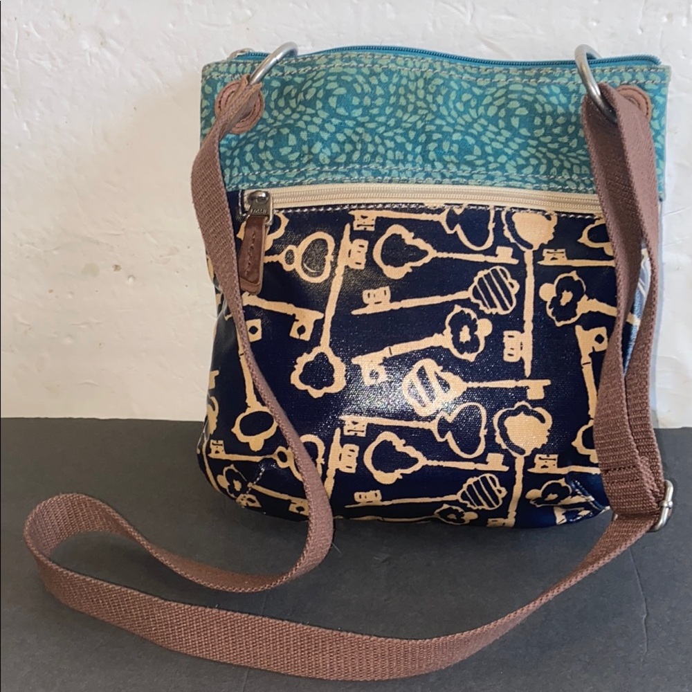 Fossil Key Per Blue and Brown Crossbody Bag with Elegant Design